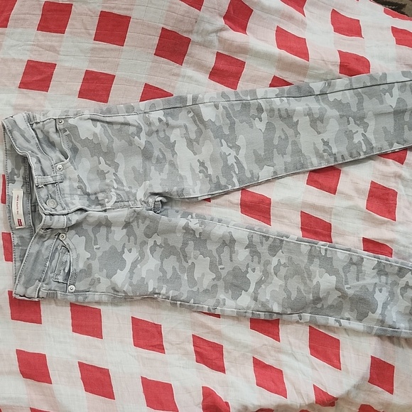 Levi's Other - Levi's 710 Super Skinny Kids' Camouflage Jeans - Size 6 Regular
